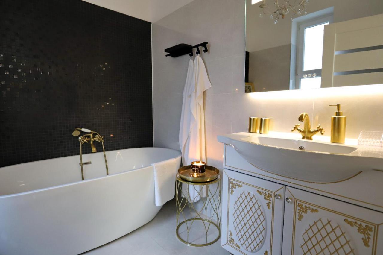 Central Luxury Apartments Oradea Ngoại thất bức ảnh