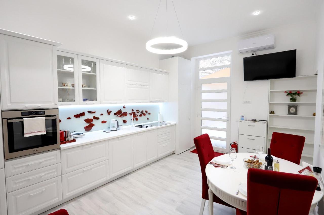 Central Luxury Apartments Oradea Ngoại thất bức ảnh