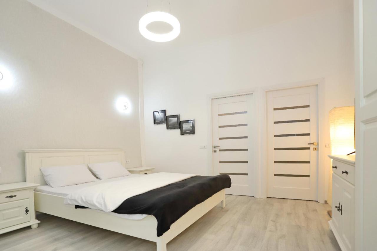 Central Luxury Apartments Oradea Ngoại thất bức ảnh