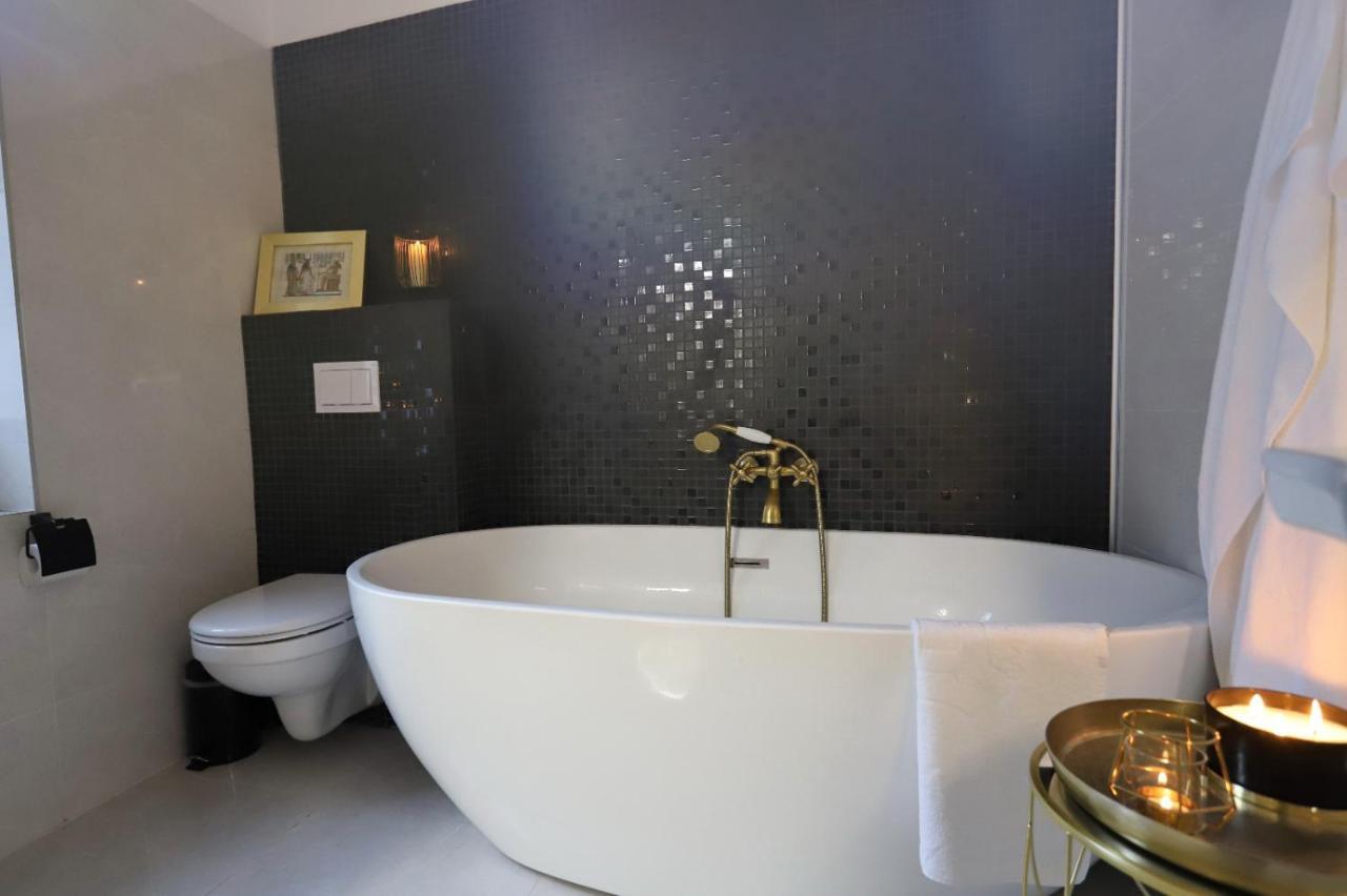 Central Luxury Apartments Oradea Ngoại thất bức ảnh