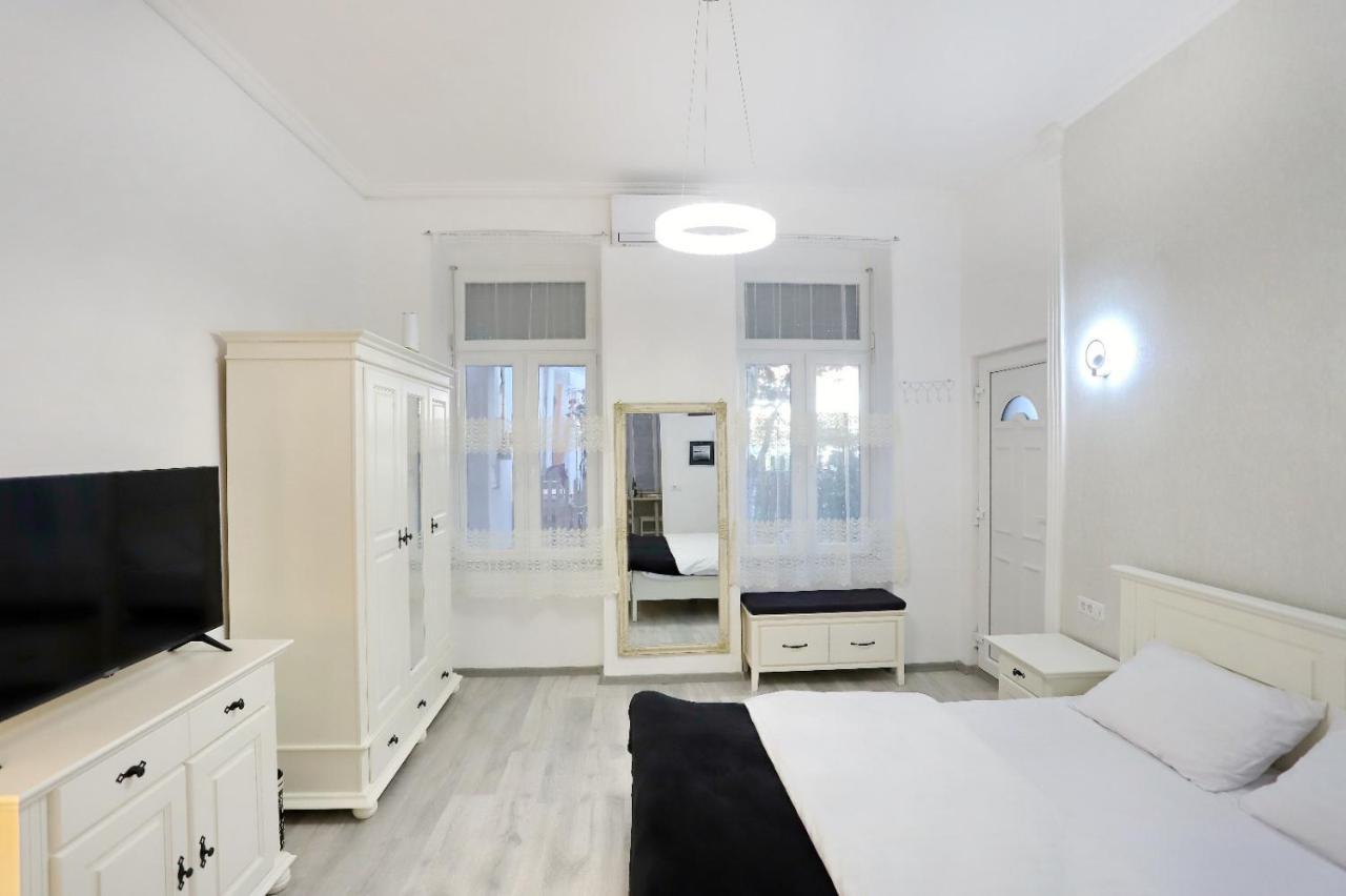 Central Luxury Apartments Oradea Ngoại thất bức ảnh