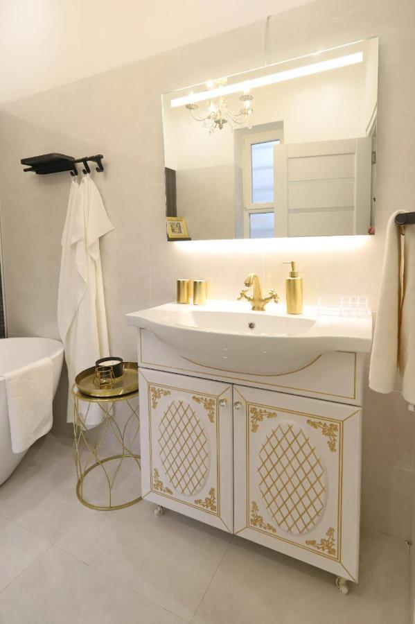 Central Luxury Apartments Oradea Ngoại thất bức ảnh