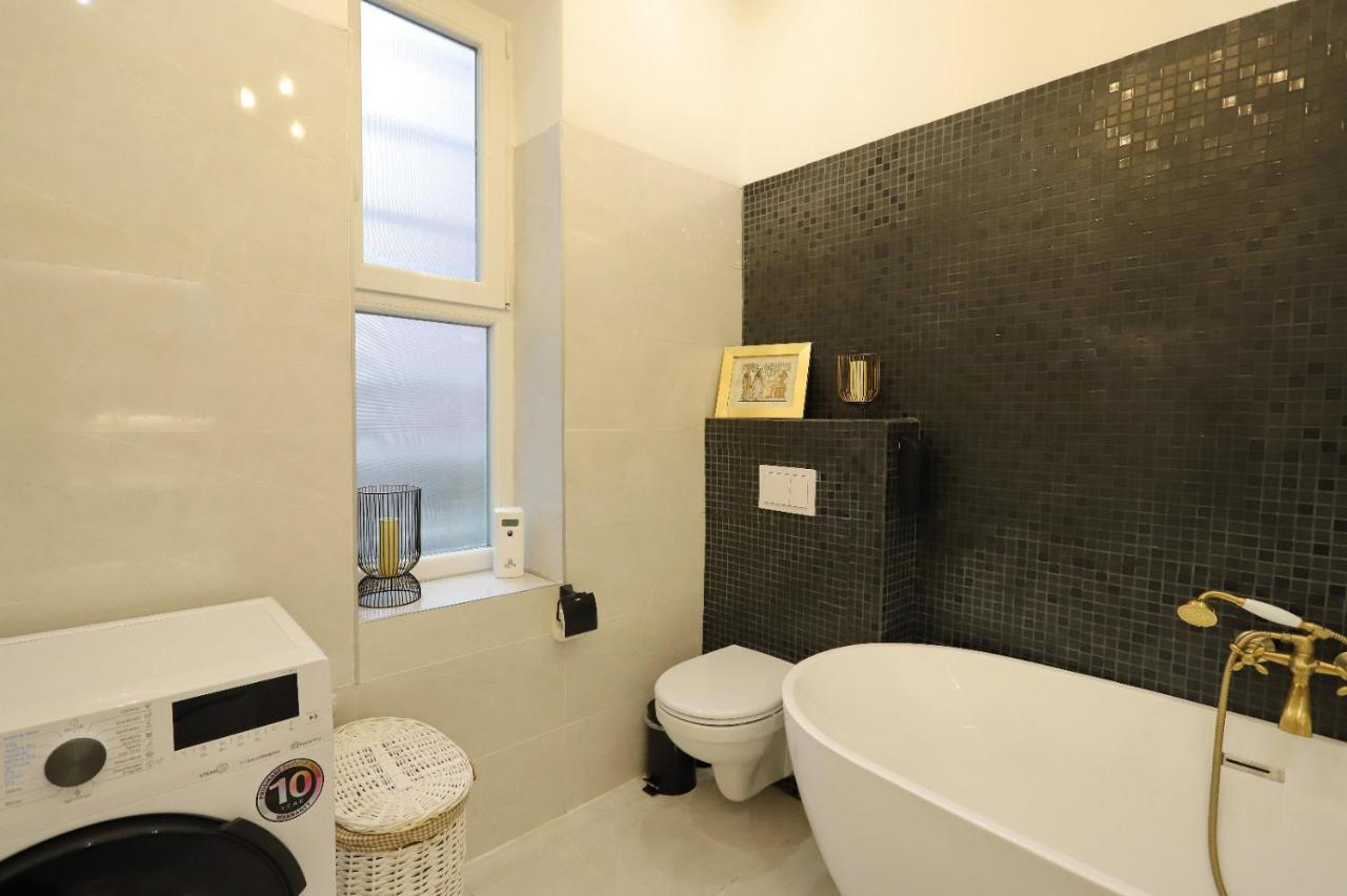 Central Luxury Apartments Oradea Ngoại thất bức ảnh